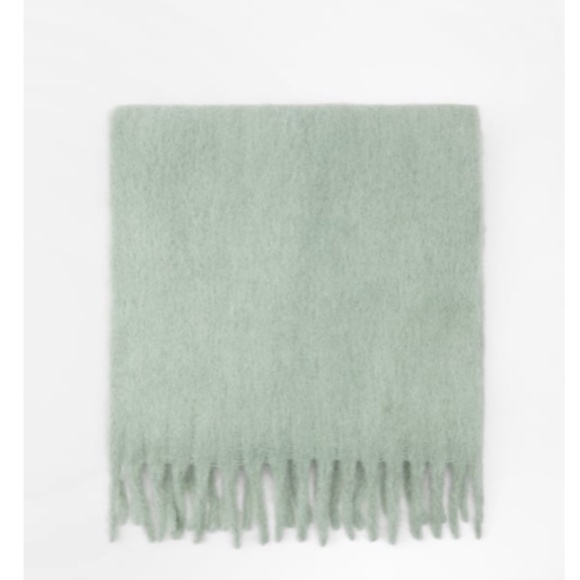 Zara FRINGED WOOL AND ALPACA BLEND SCARF - Picture 2 of 6